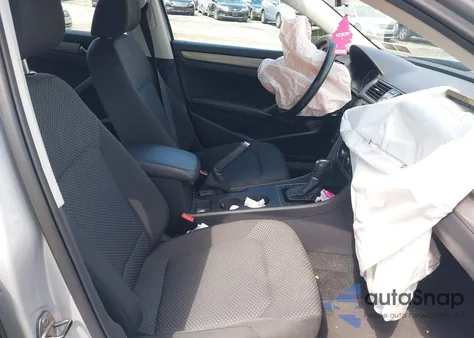 2012 Volkswagen Passat 2.5L S z USA, uszkodzony, nr VIN 1VWAH7A3XCC044263